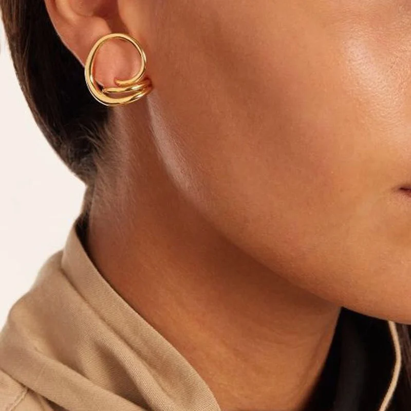 Gold color New Fashion Geometry design bending whirling copper earrings For Women Elegant Jewelry Twisted stud Earrings 1pair
Gold color New Fashion Geometry design bending whirling copper earrings For Women Elegant Jewelry Twisted stud Earrings 1pair