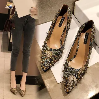 Metal rivet high heels female 2019 spring new pointed stiletto shallow mouth single shoes fashion rhinestone flower color women'
Metal rivet high heels female 2019 spring new pointed stiletto shallow mouth single shoes fashion rhinestone flower color women'