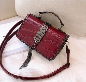 Small Bag Female 2019 New Retro Small Square Bag Simple Female Stone Pattern Shoulder Messenger Bag Bolsa Feminina
Small Bag Female 2019 New Retro Small Square Bag Simple Female Stone Pattern Shoulder Messenger Bag Bolsa Feminina