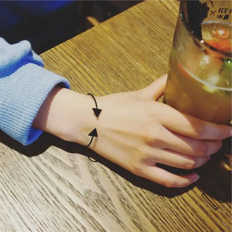 L022 New Fashion Bracelet & Bangle for Women Simple Glossy Triangle Charm Bracelet Couple Gift Opening Cuff Bracelet Wholesale
L022 New Fashion Bracelet & Bangle for Women Simple Glossy Triangle Charm Bracelet Couple Gift Opening Cuff Bracelet Wholesale