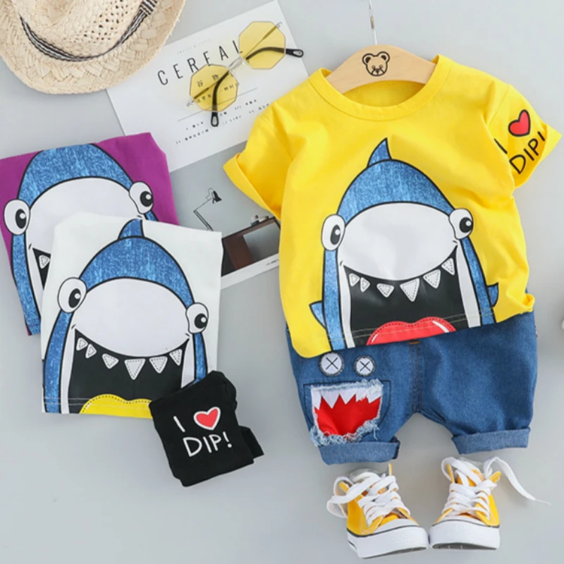 Boy New Summer 2019 Out Casual Cartoon Suit Boy Summer Europe and America Shark Short-sleeved Shorts Two-piece Suit
Boy New Summer 2019 Out Casual Cartoon Suit Boy Summer Europe and America Shark Short-sleeved Shorts Two-piece Suit