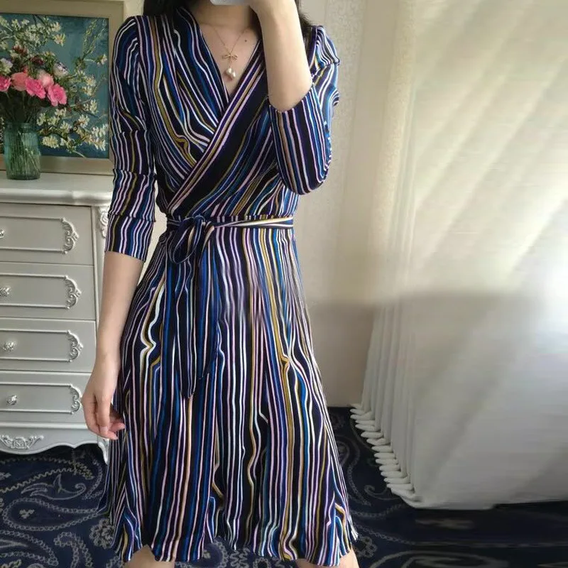 EFATZP New Fashion 2018 Autumn V-Neck Wrap Dress Women's 3/4 Sleeve Vintage Stripe Print Milk Silk Casual Day Dress
EFATZP New Fashion 2018 Autumn V-Neck Wrap Dress Women's 3/4 Sleeve Vintage Stripe Print Milk Silk Casual Day Dress