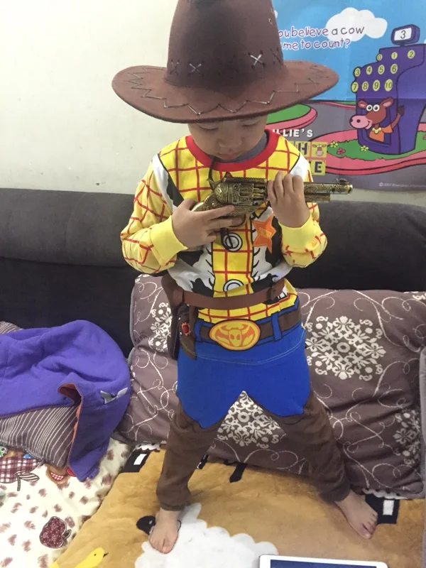 New Toy Story Cowboy Sheriff Woody Outfit Halloween Party Full Set Cosplay Costume Costom Made For kids 
New Toy Story Cowboy Sheriff Woody Outfit Halloween Party Full Set Cosplay Costume Costom Made For kids