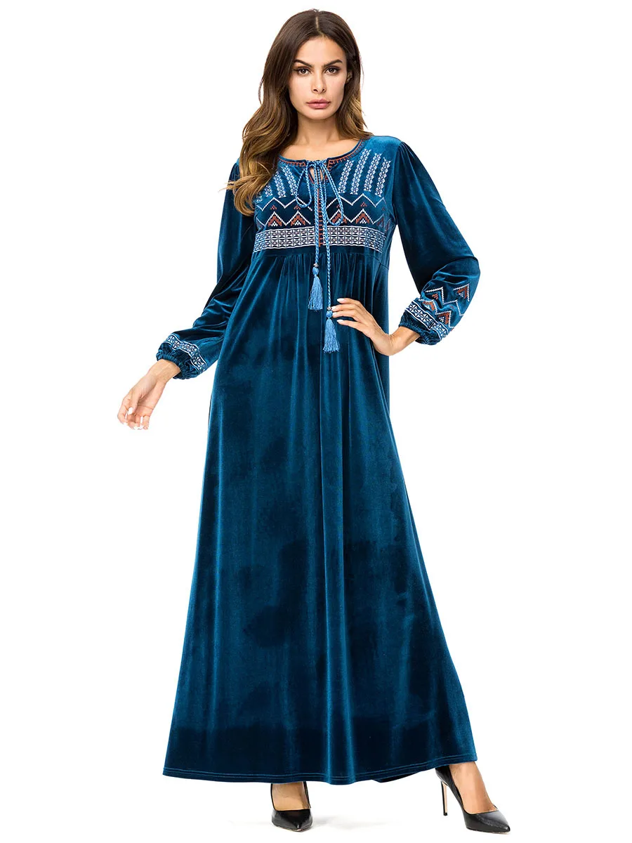 Muslim women long sleeves velvet embroidery Dubai Dress maxi abaya jalabiya islamic women thick robe kaftan Moroccan 7203#
Muslim women long sleeves velvet embroidery Dubai Dress maxi abaya jalabiya islamic women thick robe kaftan Moroccan 7203#