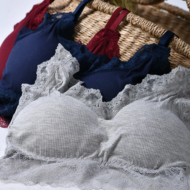 A2019 Artistic versatile lace patchwork base vest practical ladies underwear back
A2019 Artistic versatile lace patchwork base vest practical ladies underwear back