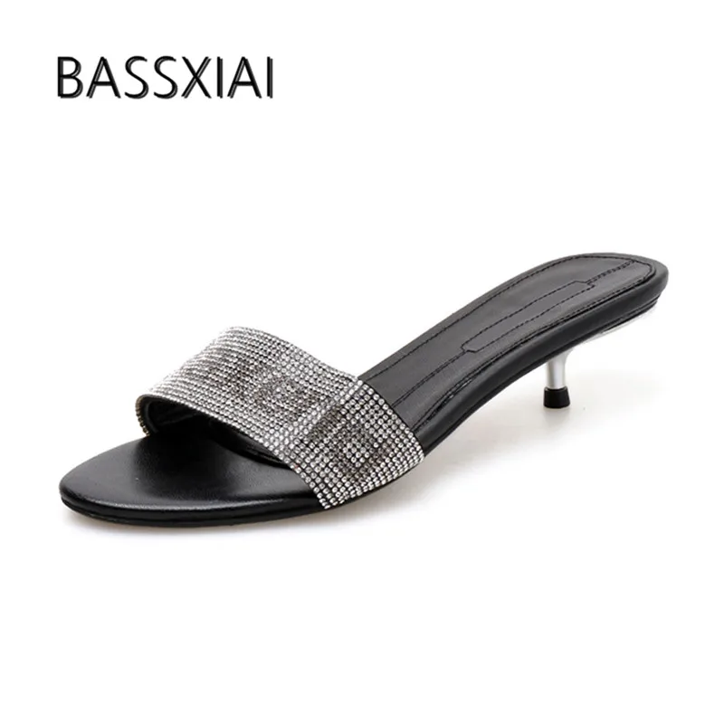 2019 Rhinestone Diamond Slippers Woman Peep Toe Strange Metal Low Heels Kitten Shoes Women Fashion Gladiator Sandals
2019 Rhinestone Diamond Slippers Woman Peep Toe Strange Metal Low Heels Kitten Shoes Women Fashion Gladiator Sandals