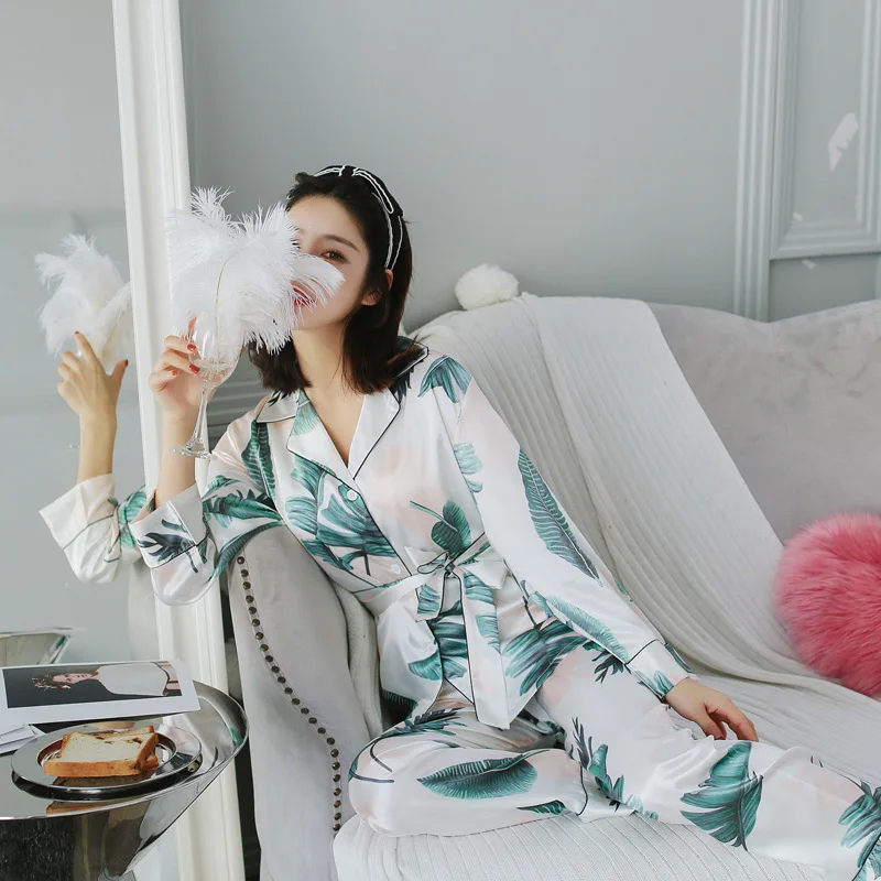 Long Sleeve Sleeping Pajamas for WomenSilk Lingerie Long Pants V Neck Nightwear Two Piece Home Wear
Long Sleeve Sleeping Pajamas for WomenSilk Lingerie Long Pants V Neck Nightwear Two Piece Home Wear