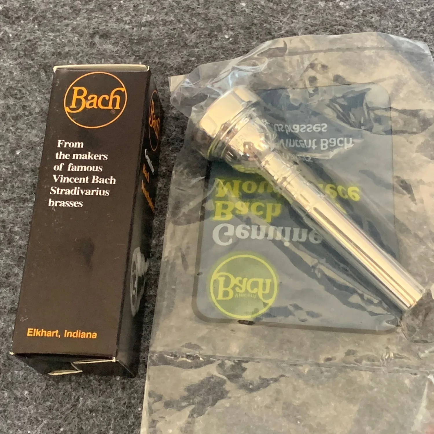 Original Professional Vincent Bach Trumpet Mouthpiece 351 1C 1FC(1 1/4C)1HC(1 1/2C) 2C 3C 5C 7C Silver Plated Accessories 
Original Professional Vincent Bach Trumpet Mouthpiece 351 1C 1FC(1 1/4C)1HC(1 1/2C) 2C 3C 5C 7C Silver Plated Accessories