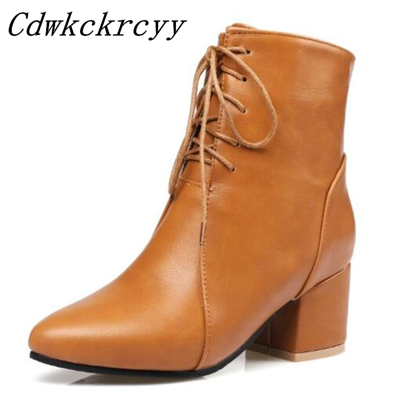 Women Boots Autumn and winter New style Low-heel Sharp head Anterior lace Ma'am Short boots Keep warm Martin boots size 34-45
Women Boots Autumn and winter New style Low-heel Sharp head Anterior lace Ma'am Short boots Keep warm Martin boots size 34-45