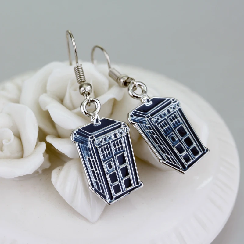 RJ Hot New Doctor Who Blue TARDIS Earrings Jewelry Mysterious Dr. Classic Alloy Police Box Earrings For Women&Girls Gift
RJ Hot New Doctor Who Blue TARDIS Earrings Jewelry Mysterious Dr. Classic Alloy Police Box Earrings For Women&Girls Gift