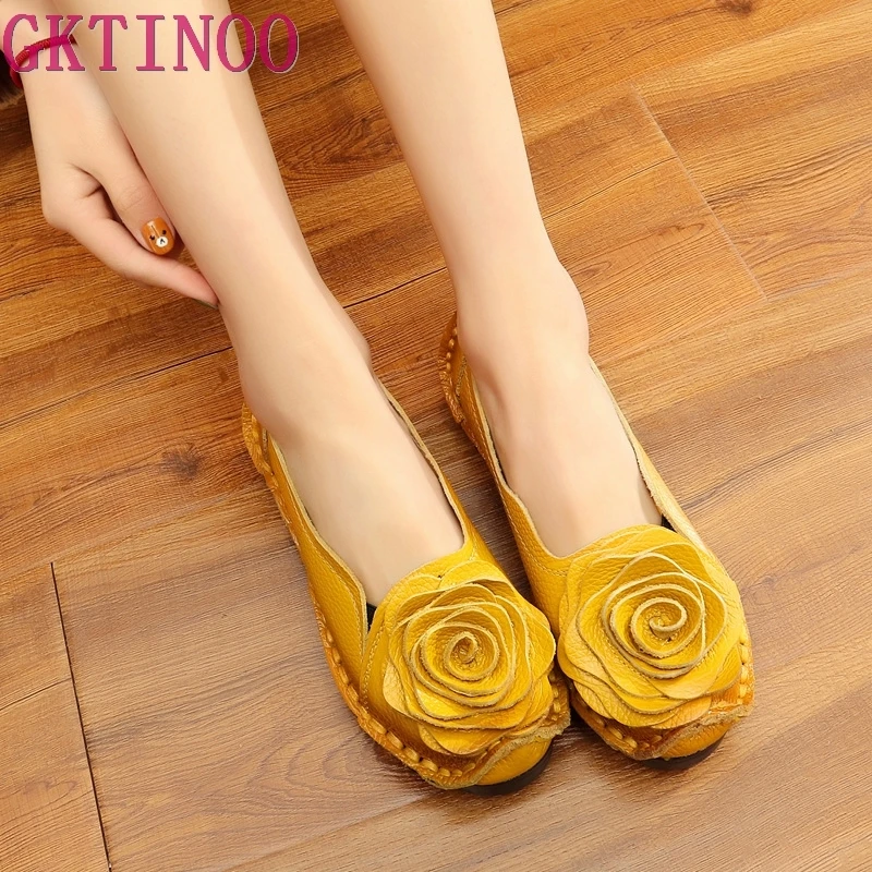 New Vintage Handmade Folk Style Women Flats Casual Shoes Genuine Leather Lady Soft Bottom Shoes for Mother Fashion Loafers
New Vintage Handmade Folk Style Women Flats Casual Shoes Genuine Leather Lady Soft Bottom Shoes for Mother Fashion Loafers