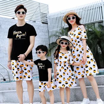 Family Clothing Set Summer Mom Daughter Off-shoulder Dresses Dad Son T-Shirts +Shorts Family Holiday Set Matching Couple Outfits
Family Clothing Set Summer Mom Daughter Off-shoulder Dresses Dad Son T-Shirts +Shorts Family Holiday Set Matching Couple Outfits