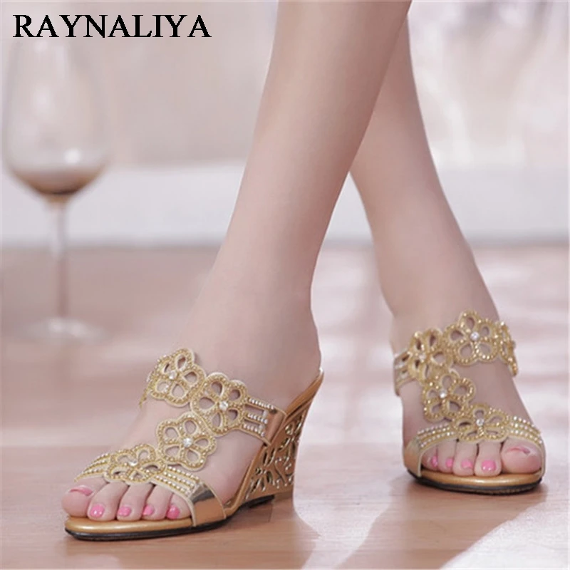 2018 National Bohemia String Bead Gold Summer Slides Women Wedges Rhinestone Embroidery Outdoor Slippers Lady Shoes XMX-B0048
2018 National Bohemia String Bead Gold Summer Slides Women Wedges Rhinestone Embroidery Outdoor Slippers Lady Shoes XMX-B0048