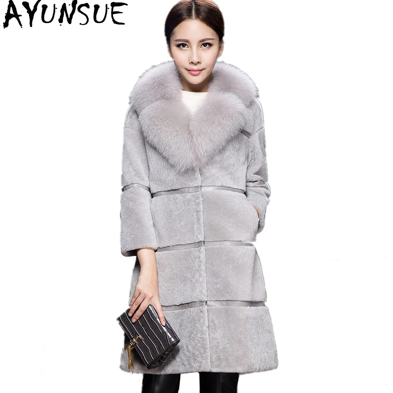 AYUNSUE Natural Sheep Shearing Jackets For Women Winter Real Fur Coat With Large Fox Fur Collar Sheepskin Patckwork Coats WYQ902
AYUNSUE Natural Sheep Shearing Jackets For Women Winter Real Fur Coat With Large Fox Fur Collar Sheepskin Patckwork Coats WYQ902