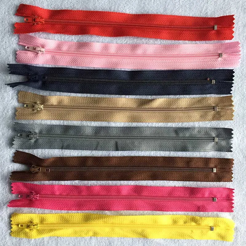25 or 50 x NYLON CLOSED ENDED AUTOLOCK CUSHION ZIPS No3 10 Ivory or Beige