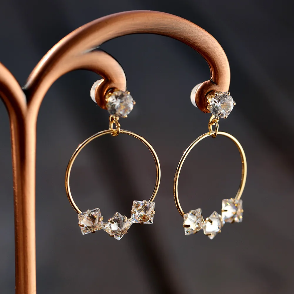Ajojewel Round Circle Cubic Zircon Earrings 2019 Elegant Fashion Women Earrings Simple Jewelry Brass Fine Gift Bijoux
Ajojewel Round Circle Cubic Zircon Earrings 2019 Elegant Fashion Women Earrings Simple Jewelry Brass Fine Gift Bijoux