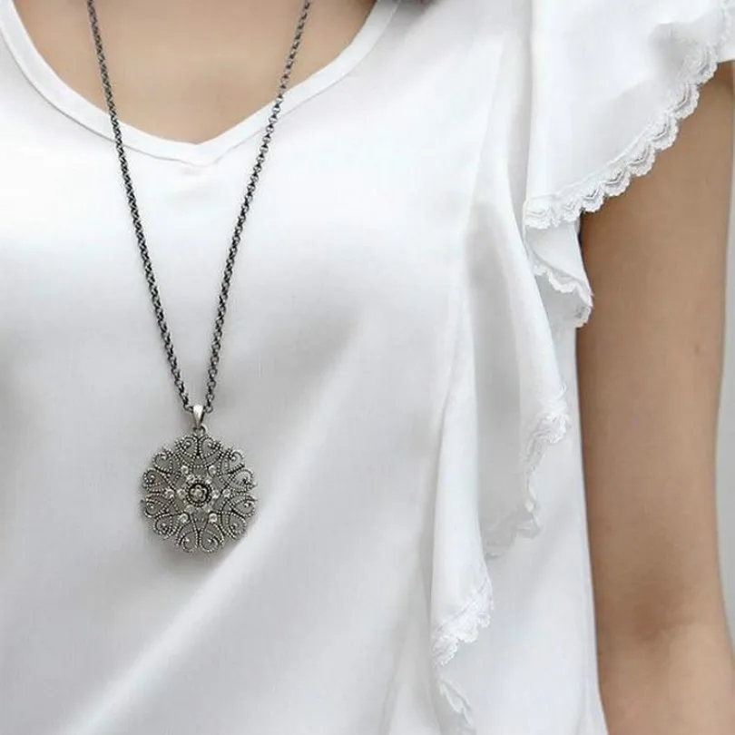 Korean Version Of The New Fashion Jewelry Retro Crystal Flower Black Female Long Chain Necklace Gift Silver Jewelry Wholesale
Korean Version Of The New Fashion Jewelry Retro Crystal Flower Black Female Long Chain Necklace Gift Silver Jewelry Wholesale