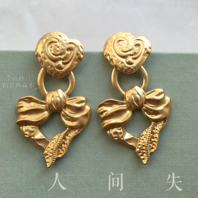 New Arrival Vintage Gold Heart&Bowknot Earrings for Women Charms Fashion Personality Irregular Statement Earrings Jewelry
New Arrival Vintage Gold Heart&Bowknot Earrings for Women Charms Fashion Personality Irregular Statement Earrings Jewelry