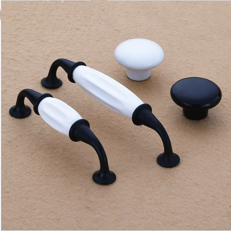 American matte black and white ceramic handle European wardrobe door handle Nordic cabinet drawer cabinet modern minimalist
American matte black and white ceramic handle European wardrobe door handle Nordic cabinet drawer cabinet modern minimalist