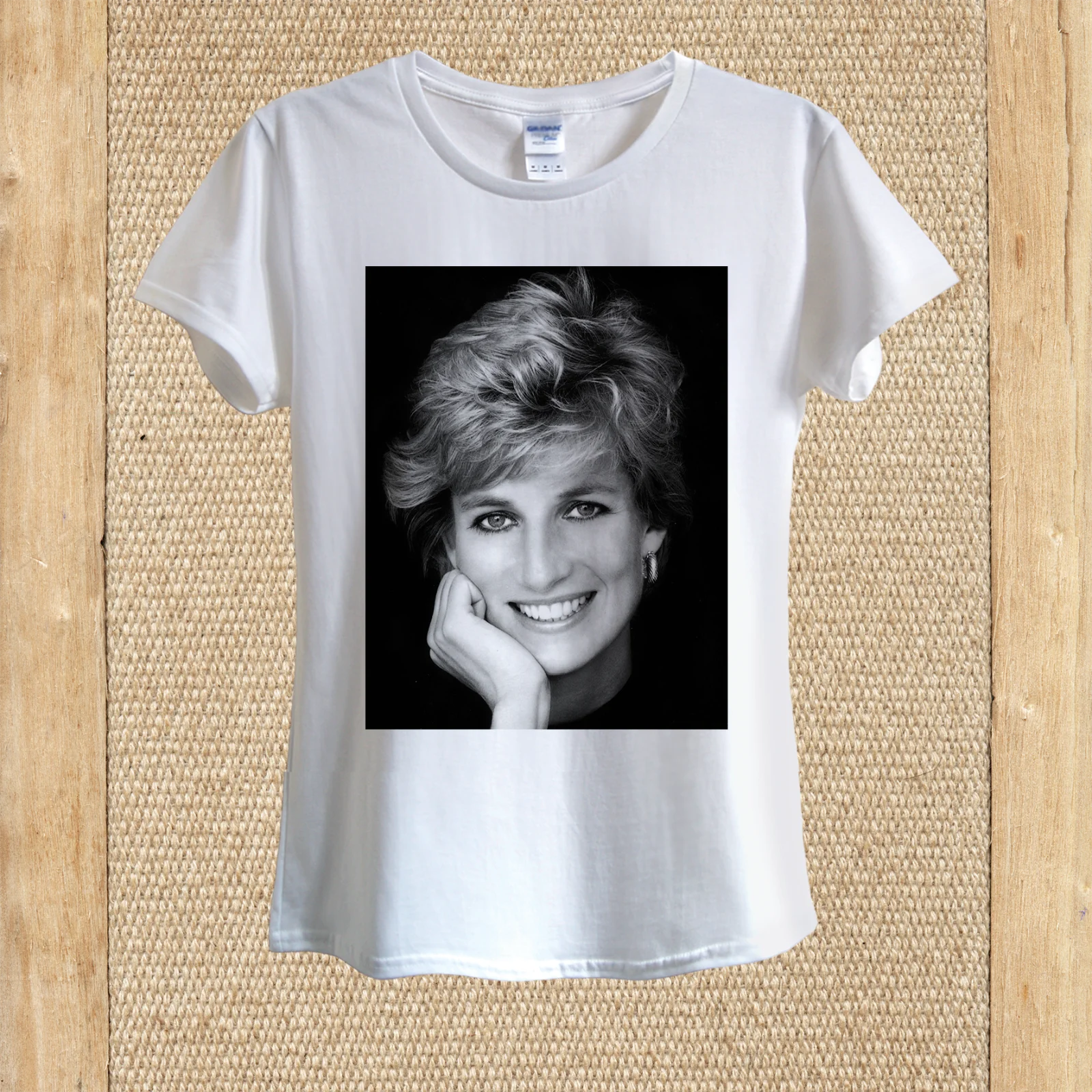 Princess Diana shirt Design Royal Family 100% Cotton unisex women T-Shirt Fashiont Shirt Free Shipping Men Summer Style
Princess Diana shirt Design Royal Family 100% Cotton unisex women T-Shirt Fashiont Shirt Free Shipping Men Summer Style