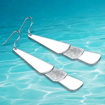 Latest fashion 925 sterling silver earrings.South Korean women's fashion jewelry earring.Long tassels.Free shipping
Latest fashion 925 sterling silver earrings.South Korean women's fashion jewelry earring.Long tassels.Free shipping
