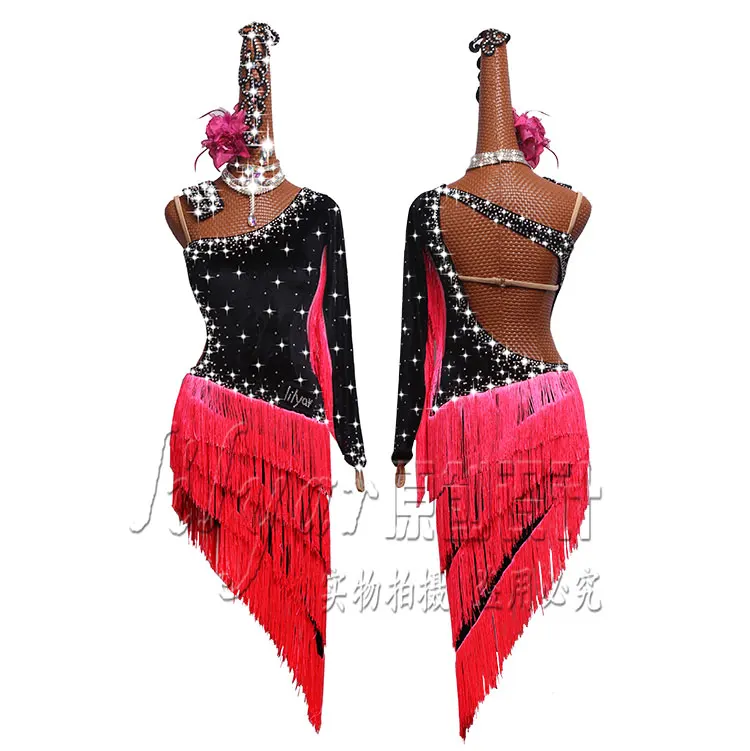 Latin Dance Competition Dress Performance Dress Black velvet sloping shoulder, back-to-back girdle red tassel skirt
Latin Dance Competition Dress Performance Dress Black velvet sloping shoulder, back-to-back girdle red tassel skirt