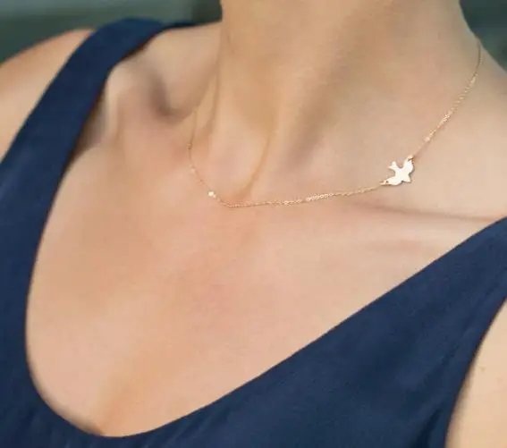 European and American Jewelry Short Necklace Metal Peace Pigeon Bird Clavicle Chain Gold Chain Burst Necklace Women Choker
European and American Jewelry Short Necklace Metal Peace Pigeon Bird Clavicle Chain Gold Chain Burst Necklace Women Choker