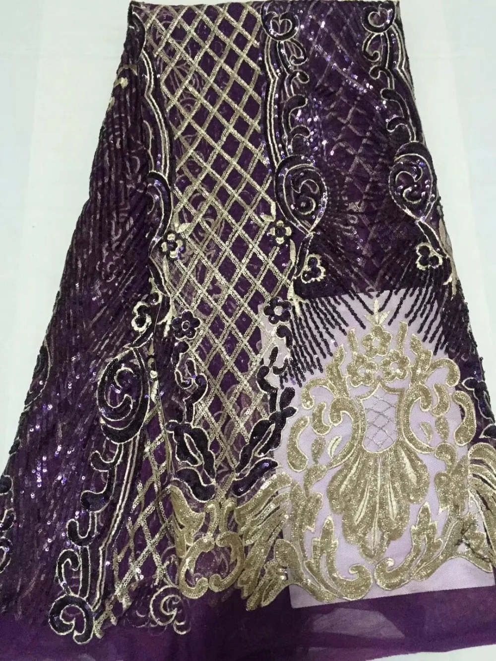 2018 New French Nigerian purple gold sequins net lace,African tulle mesh Sequence lace fabric high quality for wedding dress
2018 New French Nigerian purple gold sequins net lace,African tulle mesh Sequence lace fabric high quality for wedding dress