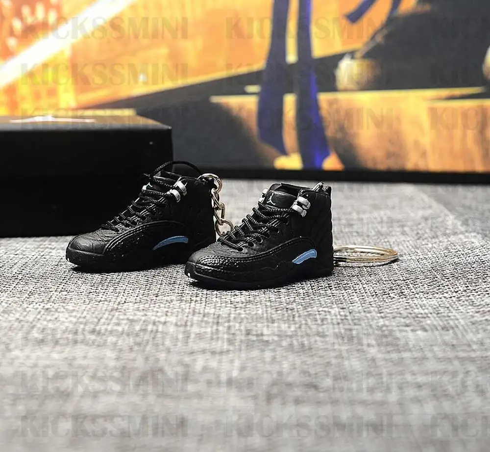 dropshipping AIR JORDAN 12 Black North Carolina sneaker keychains 1/6 SCALE 3D Mini Shoe Sneaker JORDAN keychain doll accessory
dropshipping AIR JORDAN 12 Black North Carolina sneaker keychains 1/6 SCALE 3D Mini Shoe Sneaker JORDAN keychain doll accessory