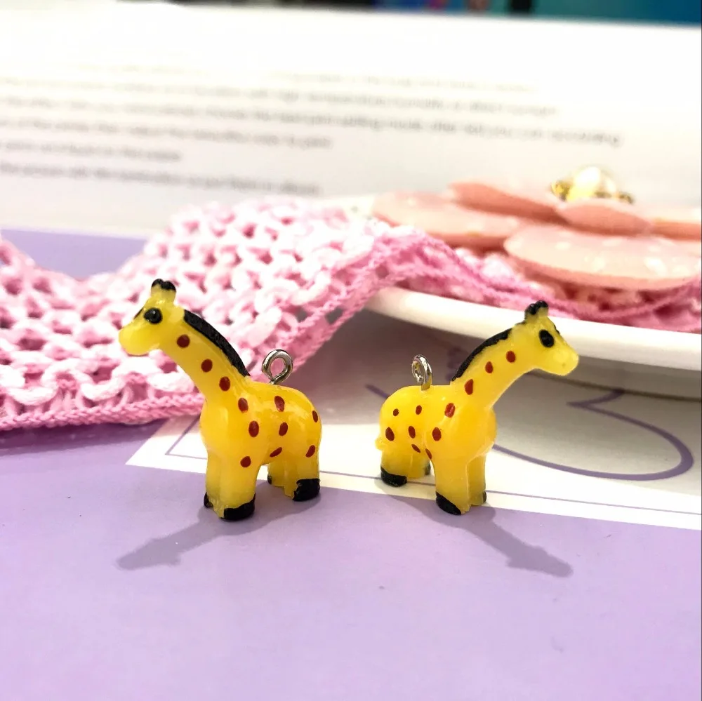 10pcs 25*26mm 3d resin Little giraffes charms Jewelry necklace earring pendant keychain charms for DIY decoration gift
10pcs 25*26mm 3d resin Little giraffes charms Jewelry necklace earring pendant keychain charms for DIY decoration gift