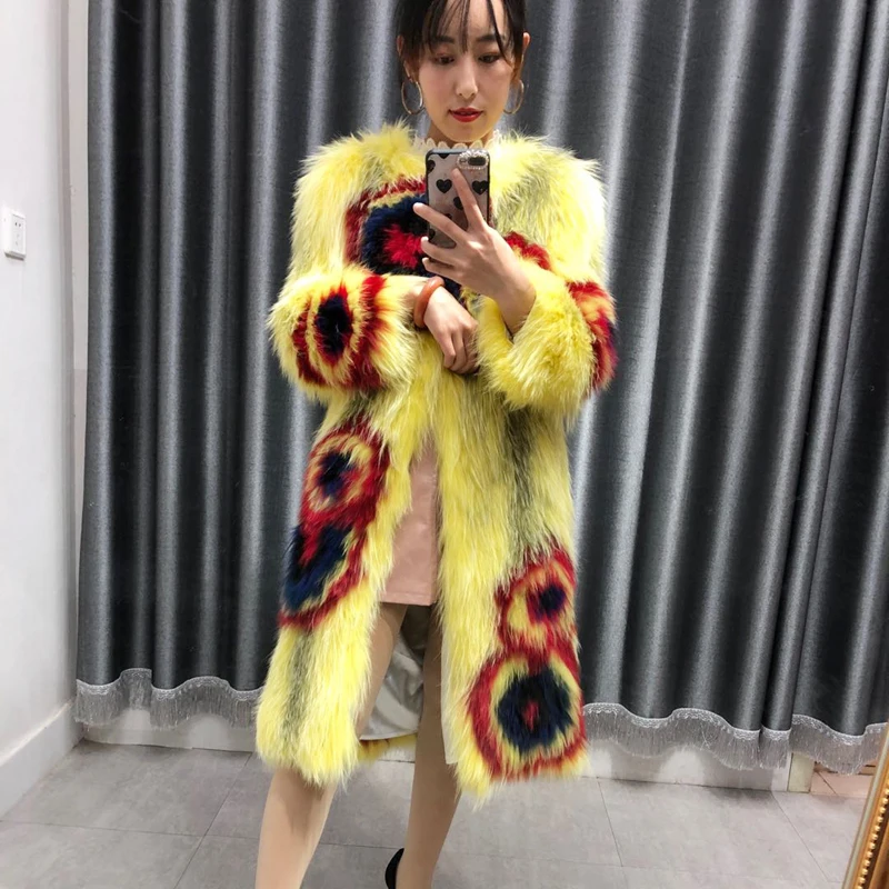 Women real fox fur coat with raccoon fur paragraph braids woven long popular pattern fur overcoat female outerwear
Women real fox fur coat with raccoon fur paragraph braids woven long popular pattern fur overcoat female outerwear