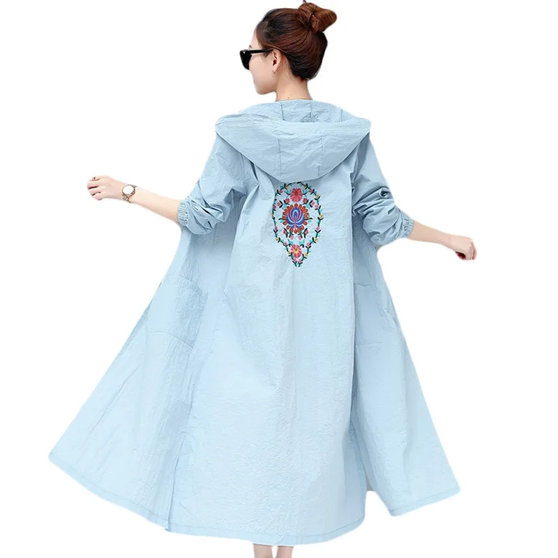 Women Long Hooded Trench Coat Floral Embroidery Thin Sunscreen Clothing New Spring Summer Windbreaker Plus Size 3XL Outerwear
Women Long Hooded Trench Coat Floral Embroidery Thin Sunscreen Clothing New Spring Summer Windbreaker Plus Size 3XL Outerwear