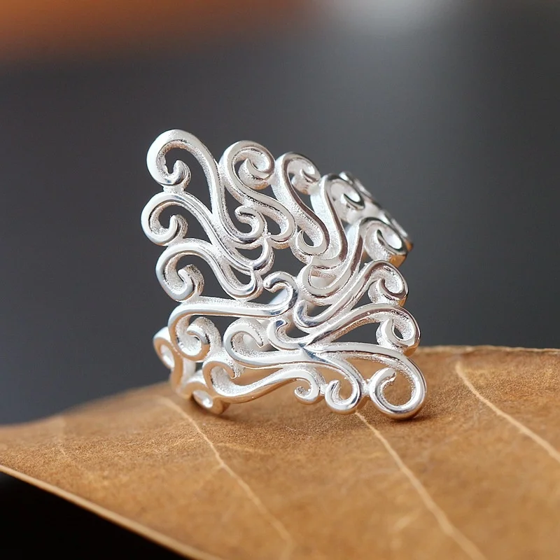 Hot new style flower ring female rework pattern ring Europe and America exaggerated popular silver jewelry wholesale
Hot new style flower ring female rework pattern ring Europe and America exaggerated popular silver jewelry wholesale