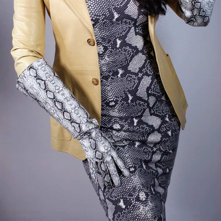 Women's faux pu leather wide sleeve long gloves female patent sliver snake skin print leather gloves 50cm R1225
Women's faux pu leather wide sleeve long gloves female patent sliver snake skin print leather gloves 50cm R1225