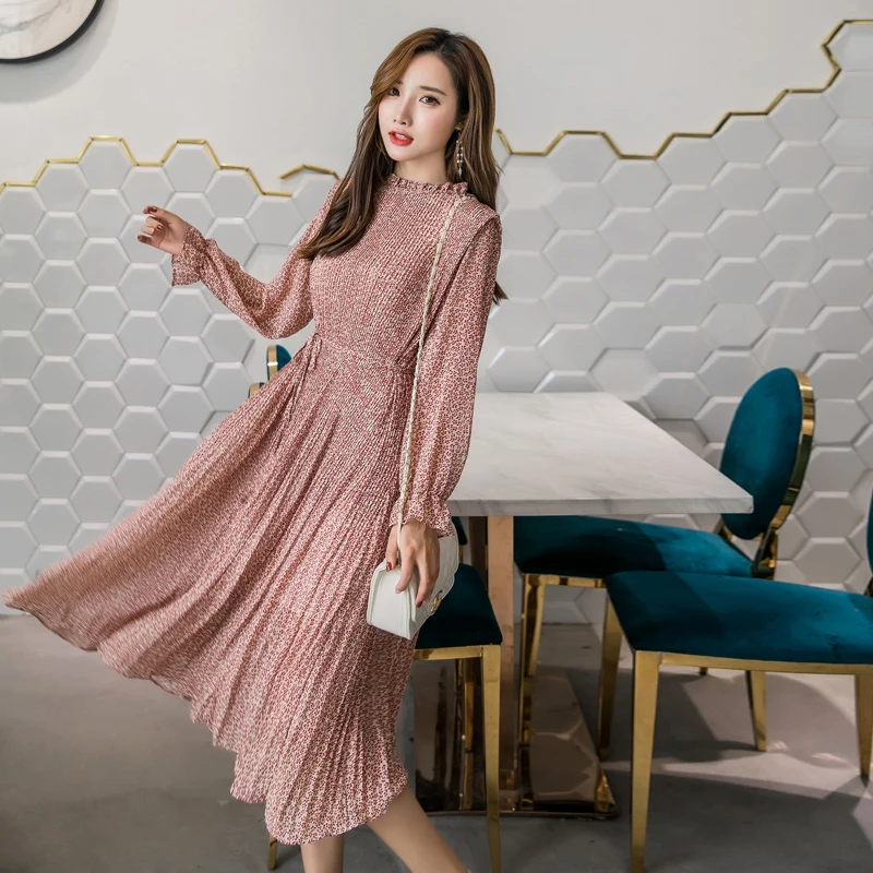 Elegant Stand Collar Floral Print Women Chiffon Dress Full Sleeve Elastic Loose A-line Long pleated Dress 2019 Summer Autumn
Elegant Stand Collar Floral Print Women Chiffon Dress Full Sleeve Elastic Loose A-line Long pleated Dress 2019 Summer Autumn