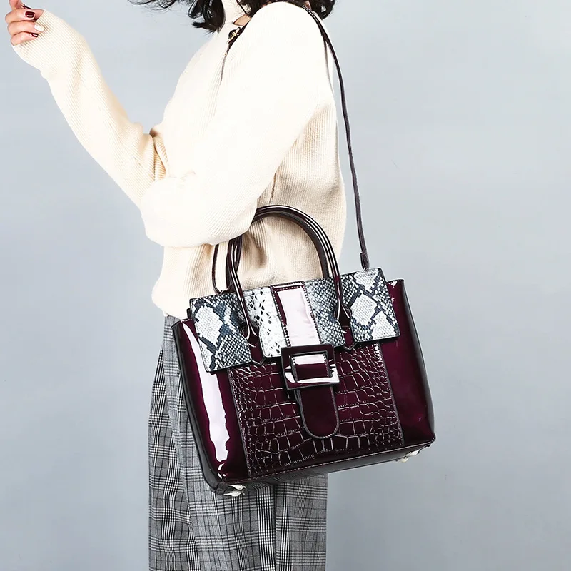 Snake Fashion Brand Women Bag Alligator PU Leather Messenger Bag Designer Chain Shoulder Crossbody Bag Women Handbag Bolso Mujer
Snake Fashion Brand Women Bag Alligator PU Leather Messenger Bag Designer Chain Shoulder Crossbody Bag Women Handbag Bolso Mujer