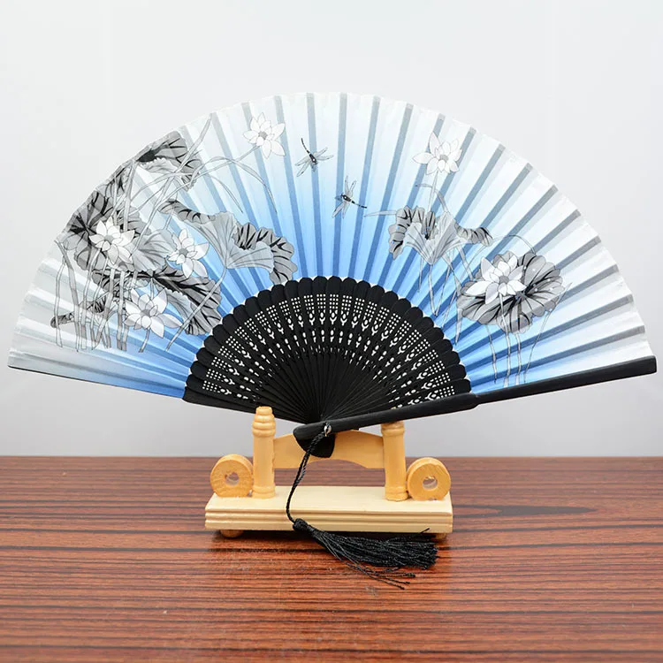 Mini portable ladies folding fan cherry blossom bamboo and wind Japanese ITAS6647A
Mini portable ladies folding fan cherry blossom bamboo and wind Japanese ITAS6647A