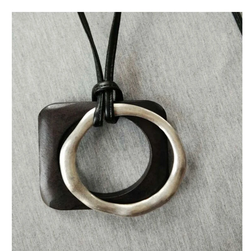 Unique New Fashion Jewelry Wood Square Alloy Round Pendant Necklace Ethnic Double Chunky Pendant Long Leather Necklace For Women
Unique New Fashion Jewelry Wood Square Alloy Round Pendant Necklace Ethnic Double Chunky Pendant Long Leather Necklace For Women