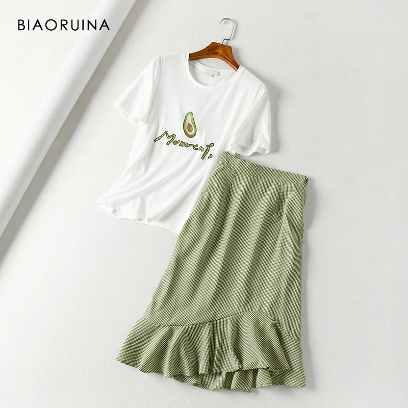 BIAORUINA Women's Fruit Embroidery White Cotton T-shirt + Female Plaid Ruffled Skirt Women's Two Piece Set Summer Casual Set
BIAORUINA Women's Fruit Embroidery White Cotton T-shirt + Female Plaid Ruffled Skirt Women's Two Piece Set Summer Casual Set