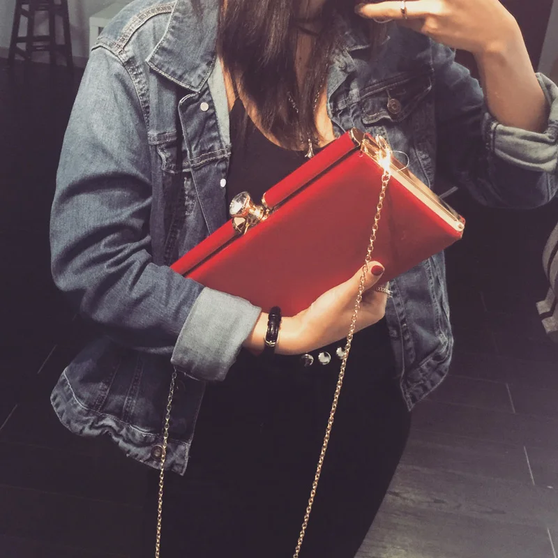 Fashion queen fan hand bag female and simple all-match party diamond clip chain bag type
Fashion queen fan hand bag female and simple all-match party diamond clip chain bag type