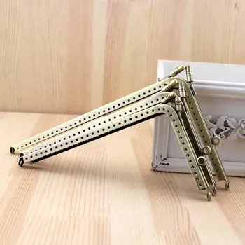 Angle Gold Thickening High Quality Metal Purse Frame Handle Handmade Vintage Metal Clutch Purse Frame 
Angle Gold Thickening High Quality Metal Purse Frame Handle Handmade Vintage Metal Clutch Purse Frame