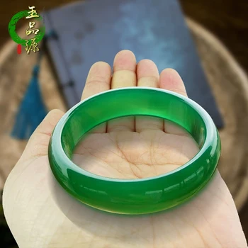 100% natural Brazil jadeite ice, green jade chalcedony bracelet, green agate jade bracelet and fashion certificate.
100% natural Brazil jadeite ice, green jade chalcedony bracelet, green agate jade bracelet and fashion certificate.