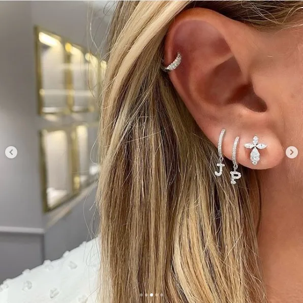 drop shipping 1 piece Gold silver color cz 26 Initial charm circle dangle drop earring personalized name letter Alphabet earring
drop shipping 1 piece Gold silver color cz 26 Initial charm circle dangle drop earring personalized name letter Alphabet earring
