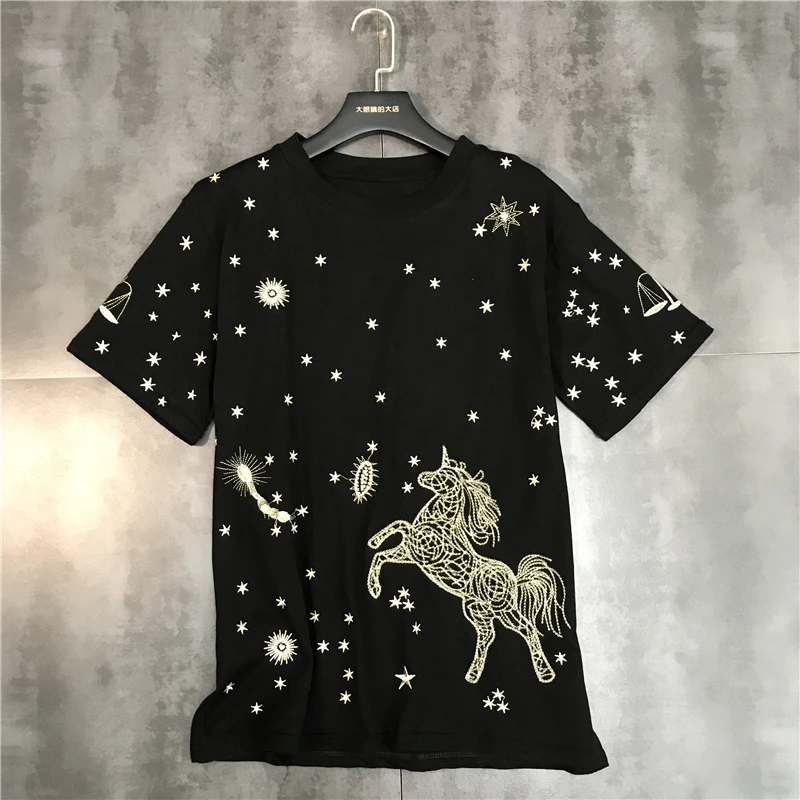 New 2019 web celebrity tianma pegasus stars in the universe pattern embroidery round collar short sleeve T shirt girl
New 2019 web celebrity tianma pegasus stars in the universe pattern embroidery round collar short sleeve T shirt girl