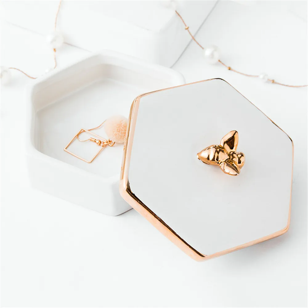 European Bee Hexagon Ceramic Jewelry Box Vogue Girl Room Dressing Table Necklace Storage Jar Creative Arrangement
European Bee Hexagon Ceramic Jewelry Box Vogue Girl Room Dressing Table Necklace Storage Jar Creative Arrangement