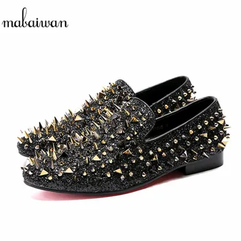 Mabaiwan 2018 New Fashion Men Loafers Gold Rivets Slipper Wedding Dress Shoes Men Slip On Sequined Cloth Handmade leather Flats
Mabaiwan 2018 New Fashion Men Loafers Gold Rivets Slipper Wedding Dress Shoes Men Slip On Sequined Cloth Handmade leather Flats