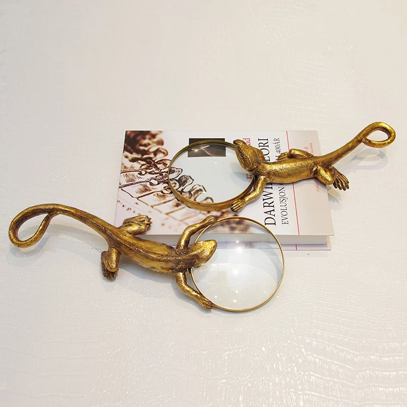 American fashion golden lizard shape magnifying glass decoration personality creative home study desktop decoration gift
American fashion golden lizard shape magnifying glass decoration personality creative home study desktop decoration gift