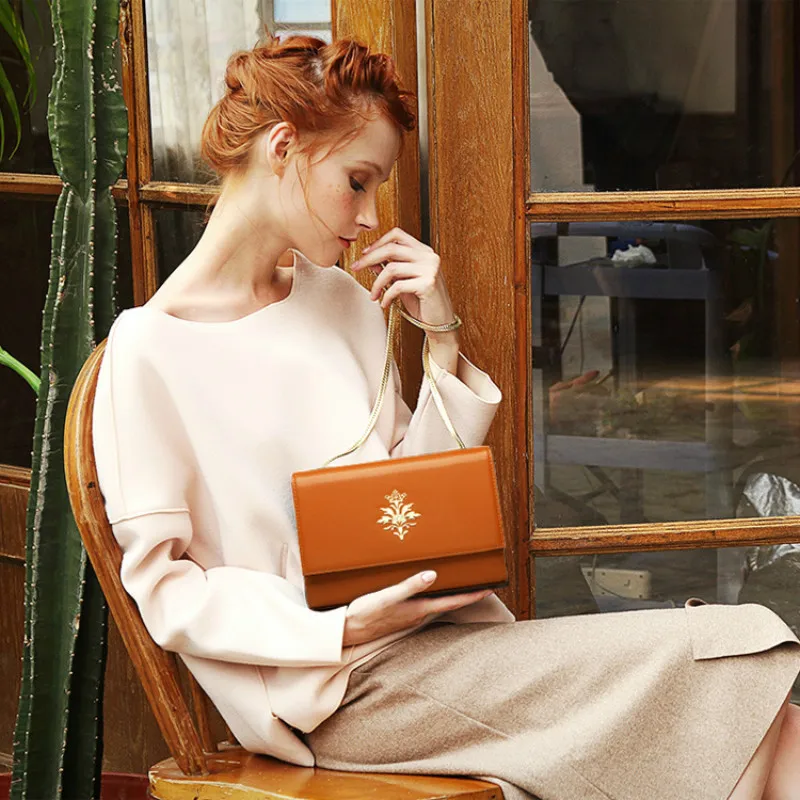 Fashion Cowhide Leather Day Clutch One Shoulder Cross-body Bag Small Split Leather Clutch Chain Women's 
Fashion Cowhide Leather Day Clutch One Shoulder Cross-body Bag Small Split Leather Clutch Chain Women's