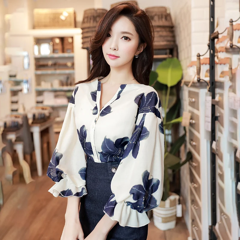 Dabuwawa Women Beige Spring Three Quarter Sleeve Floral Print Blouse Sexy V Neck Ruffle Shirts Vintage Shirts Tops D18AST042
Dabuwawa Women Beige Spring Three Quarter Sleeve Floral Print Blouse Sexy V Neck Ruffle Shirts Vintage Shirts Tops D18AST042