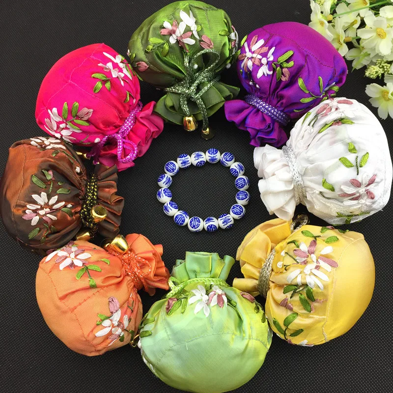 Handmade Ribbon Embroidery 8 grid bag Jewellery Pouch Soft Round Bottom Silk Traveling Makeup Storage Drawstring Bag 30pcs/lot
Handmade Ribbon Embroidery 8 grid bag Jewellery Pouch Soft Round Bottom Silk Traveling Makeup Storage Drawstring Bag 30pcs/lot